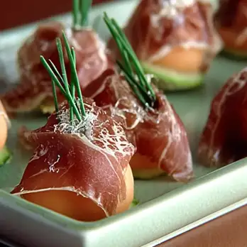 Prosciutto en Meloenbolletjes Tasjes