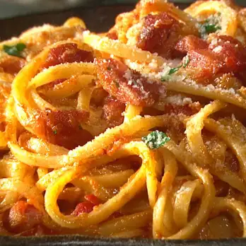 Linguine met Pancetta en Tomatensaus