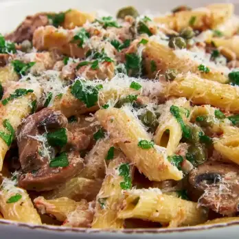 Mediterrane Piratenpasta met Tonijn en Olijven