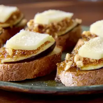 Pecorino Romano Crostini met Vijgenjam en Appel
