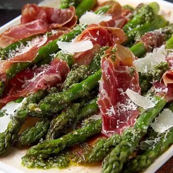Knapperige Asperges met Pesto en Prosciutto