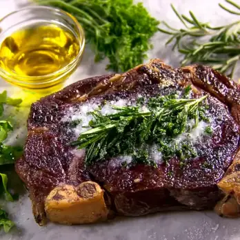 Toscaanse Rib-Eye Steak met Ei en Kruiden