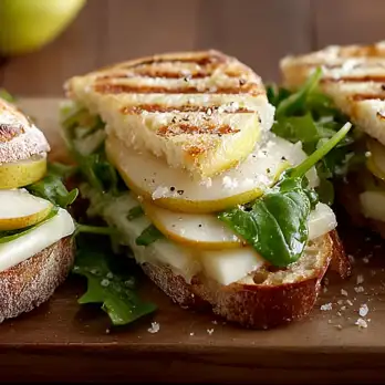 Panini met Taleggio, Peer en Rucola