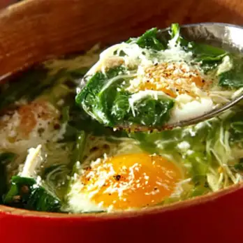 Stracciatella Soep met Spinazie en Parmezaan