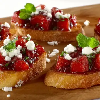 Aardbei-Tomaten Jam Crostini met Feta