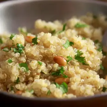 Quinoa Pilav met Pijnboompitten