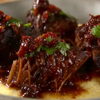 Chili van Korts Ribs met Romige Polenta