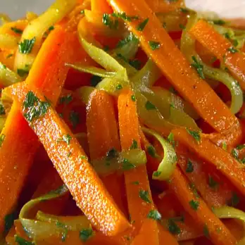 Wortel-peer salade met curryvinaigrette