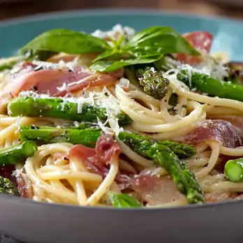 Spaghetti met Asperges, Gerookte Mozzarella en Prosciutto