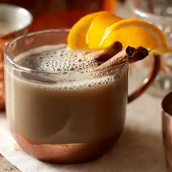 Pittige Chai Latte Met Whiskey