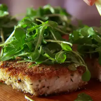 Krokante Zwaardvis Milanese met Citrussalade
