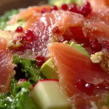 Rookzalm en Friséesalade met Appel en Avocadodressing