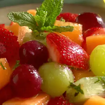 Frisse Fruitsalade met Wijn en Munt