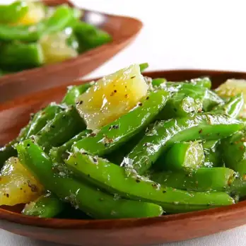 Suikererwtensalade met Parmezaan