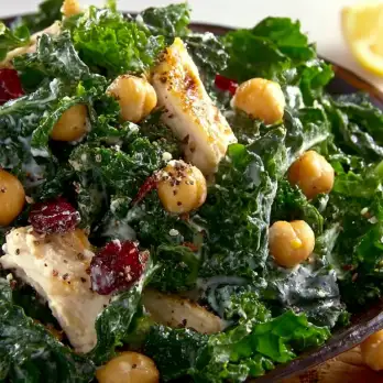 Boerenkool en Kip Salade met Hummus