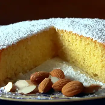 Luchtige Amandelcake met Fijn Maïsmeel