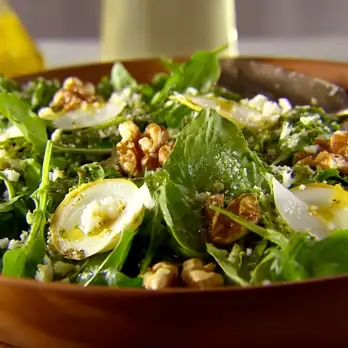 Pittige Rucola en Witlof Salade met Witte Wijn Dressing