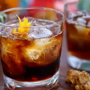 Artisjok Manhattan Cocktail