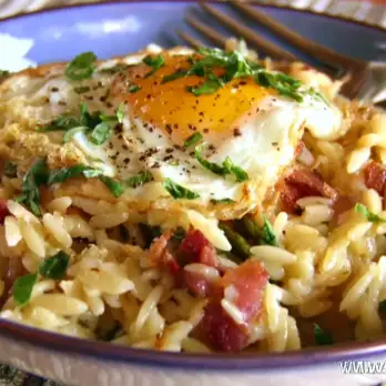 Italiaans Ei-Pasta Roerei met Asperges en Pancetta