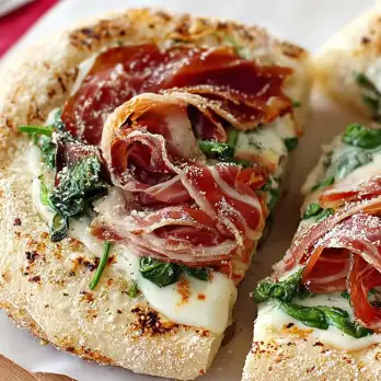 Venetiaanse Opgerolde Pizza met Spinazie en Prosciutto