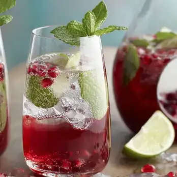 Frisse Virgin Granaatappel-Cranberry Bellini