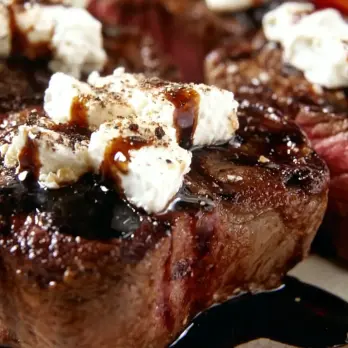 Filet Mignon met Balsamicosiroop en Geitenkaas