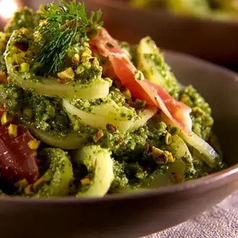 Venkel Coleslaw met Prosciutto en Pistache Pesto
