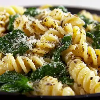 Fusilli met Pecorino Romano en Zwarte Peper