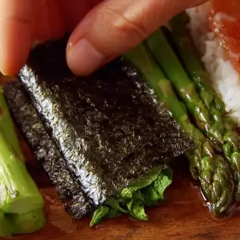 Zalm Handrolls met Asperges en Nori