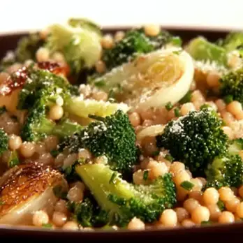 Frisse Fregola Salade met Broccoli en Cipollini Uien
