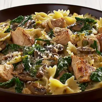 Farfalle met Kip, Porcini Paddestoelen en Snijbiet