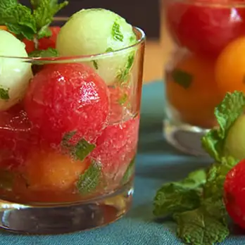 Frisse Meloensalade met Muntvinaigrette