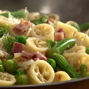 Wagonwieltjes Pasta met Pancetta en Doperwtjes