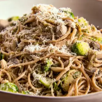 Volkoren Spaghetti met Spruitjes en Champignons