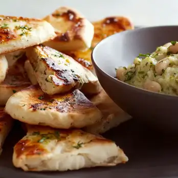 Witte Bonen Dip met Knapperige Pita Chips