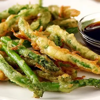Knapperige Tempura van Groene Boontjes en Asperges
