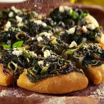 Griekse Pizza met Feta en Spinazie