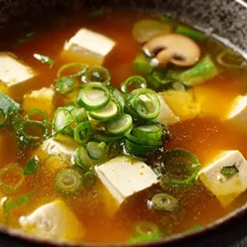 Snelle Miso Soep met Tofu en Bosui