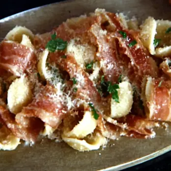 Orecchiette met Krokante Broodkruimels en Prosciutto