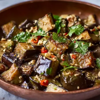 Dubbel Gekookte Aubergine met Koriander-Sesampesto