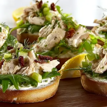 Open Tuna Sandwiches met Witte Bonen Spread
