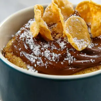 Pindakaas Moktaartje met Chocolade Glazuur en Chips