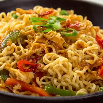 Romige Pindakaas Ramen Met Kip