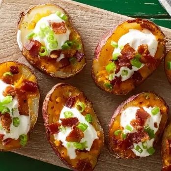 Knapperige Aardappelschillen met Kaas en Spek