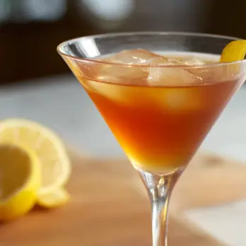 Verfrissende Tea-Tini Mocktail