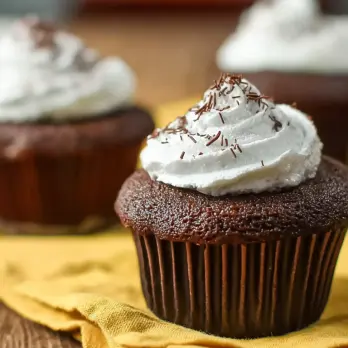 Chocolade Zoete Aardappel Cupcakes met Kokosroom