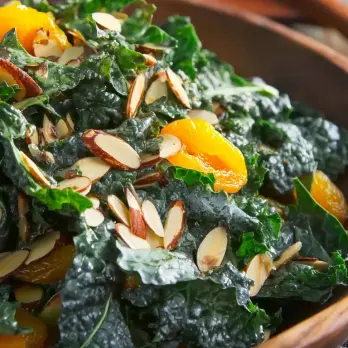 Knapperige Boerenkoolsalade met Amber Ale Dressing