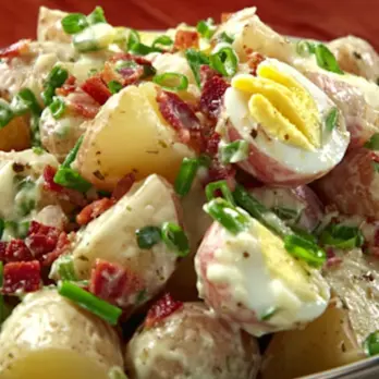 Knapperige Spek Aardappelsalade met Rode Wijnazijn