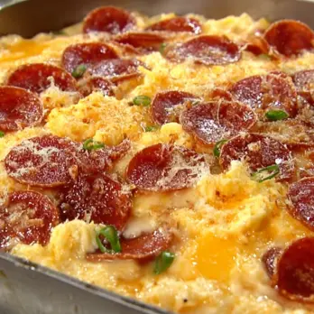 Romig Roerei met Pepperoni en Kaas