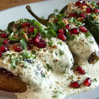 Chile Relleno met Gehakt en Walnotensaus